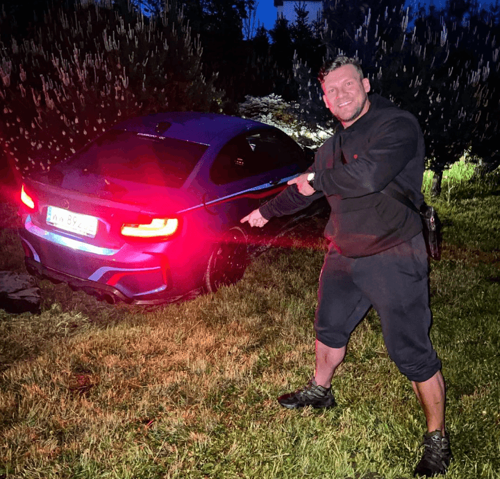 "Rano oddałem samochód do serwisu". Fot. jacek_ratusznik_elite_ifbb_pro/Instagram