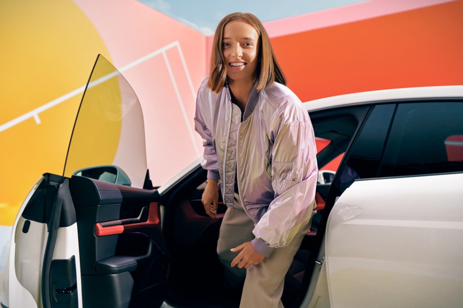 Iga Świątek dołącza do grona Przyjaciół Porsche w Polsce. Fot. Materiały prasowe Porsche