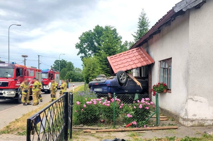 Pijany 19-latek nie zapanował nad autem. Fot. KWP w Olsztynie/Twitter