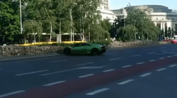 Kierowca rozbił w centrum Warszawy Lamborghini za 1,6 miliona złotych. Źródło: Miejski Reporter/Facebook