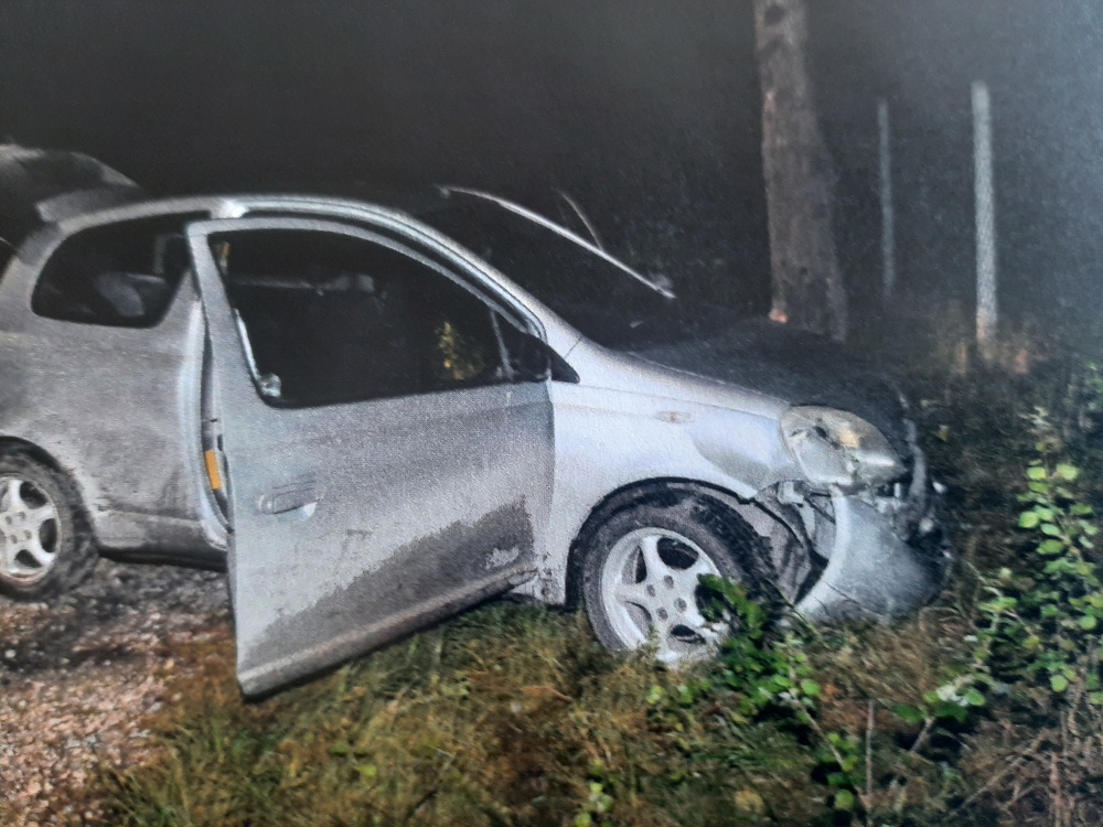 Wjechał w drzewo i zasnął. Miał 1,6 promila. Fot. KPP Otwock