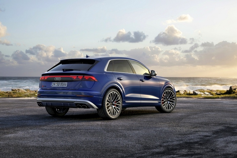 2024 Audi sQ8