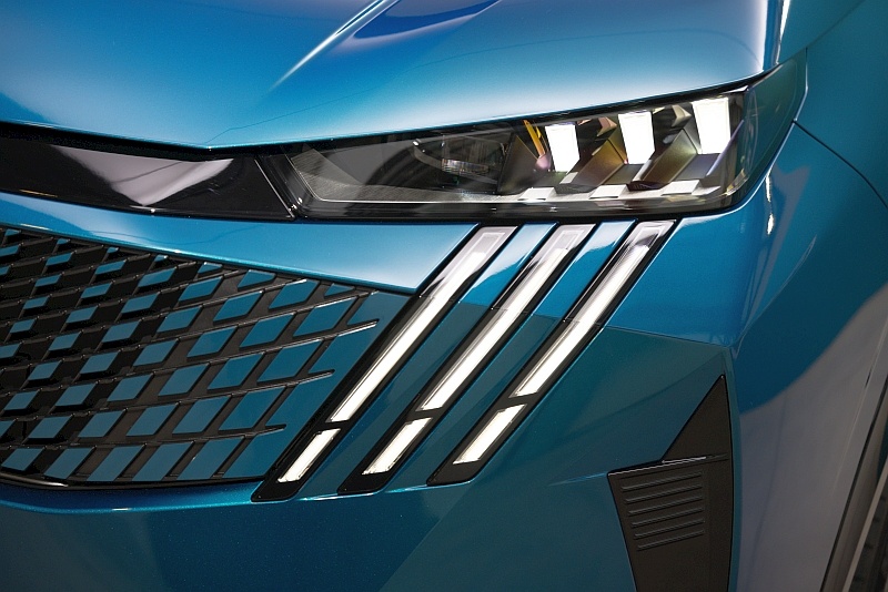 Peugeot E-3008