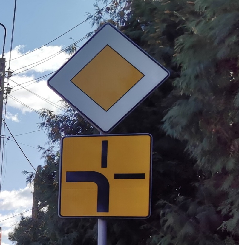 Pierwszeństwo łamane