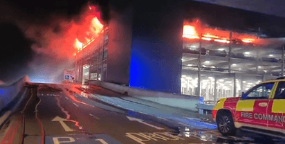 Wszystkie loty były zawieszone. Fot. Beds Fire and Rescue/Twitter