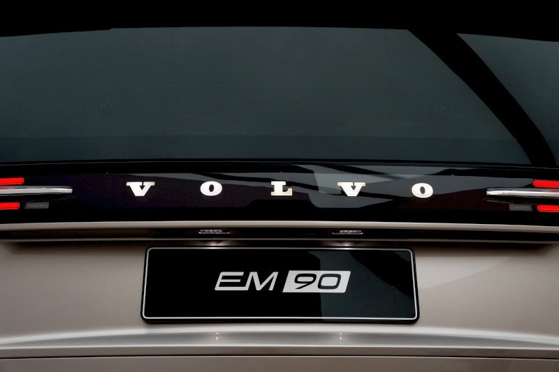 Volvo EM90