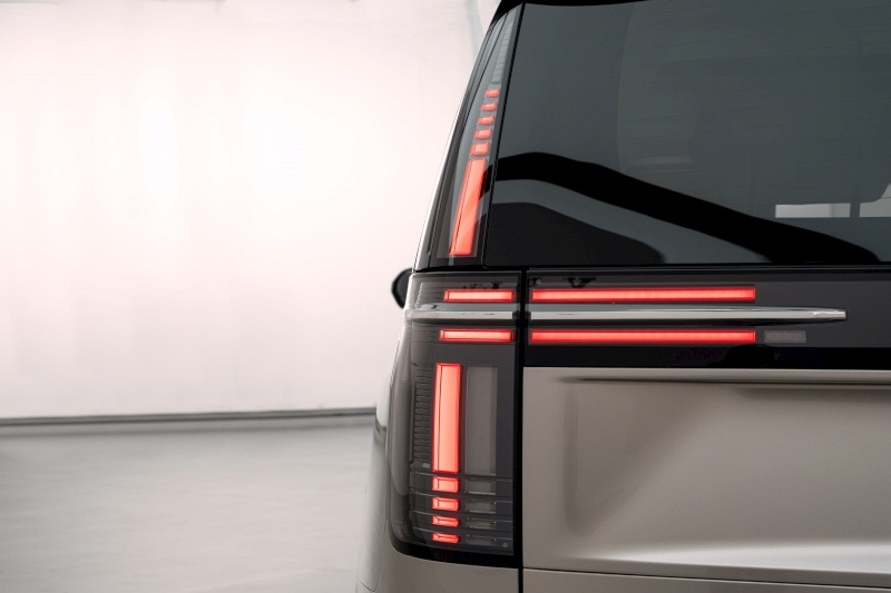 Volvo EM90