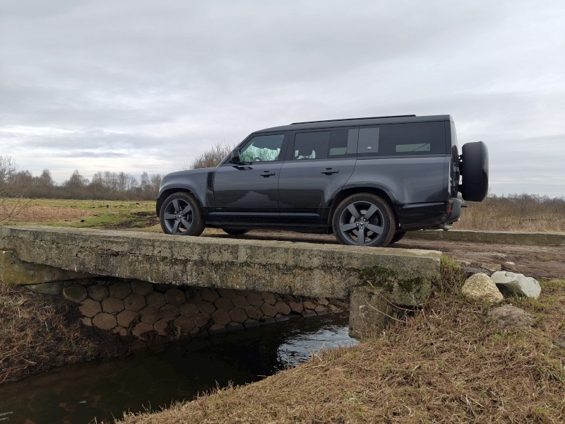 Land Rover Defender 130 V8 - tył