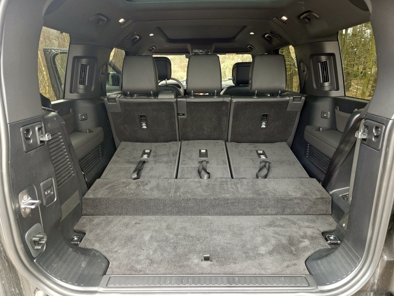 Land Rover Defender 130 V8 - bagażnik