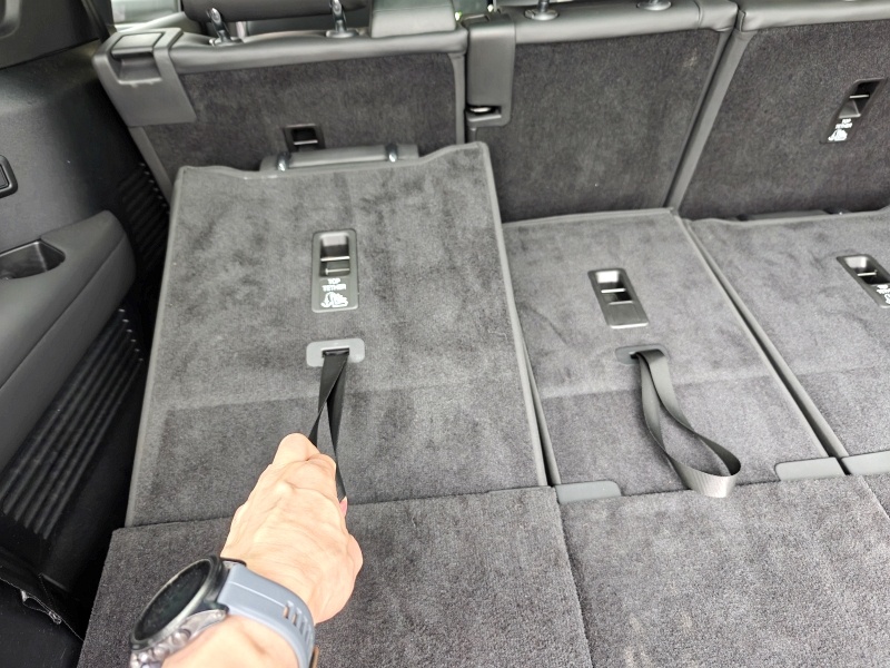 Land Rover Defender 130 V8 - bagażnik