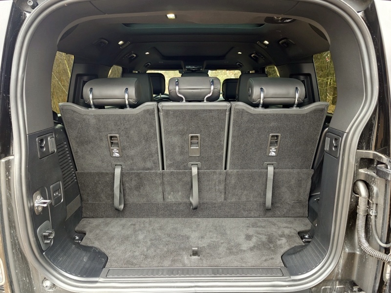 Land Rover Defender 130 V8 - bagażnik