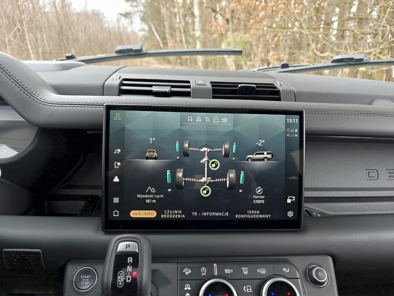 Land Rover Defender 130 V8 - ekran