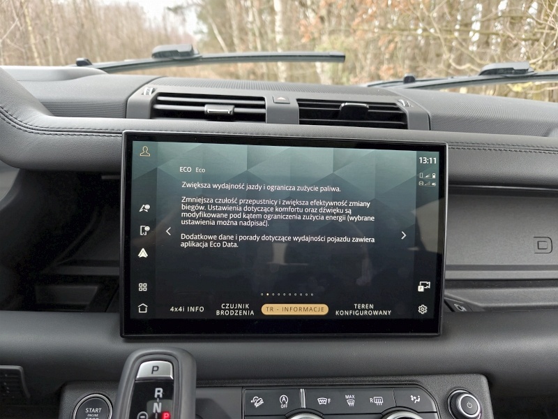 Land Rover Defender 130 V8 - ekran