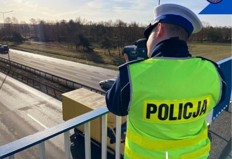 pomiar odległości policja autostrada jazda na zderzaku