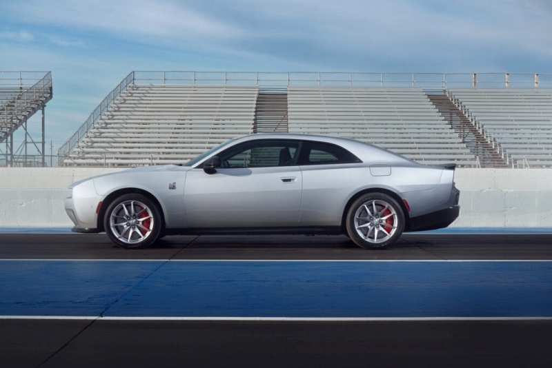 2024 Dodge Charger Daytona - bok