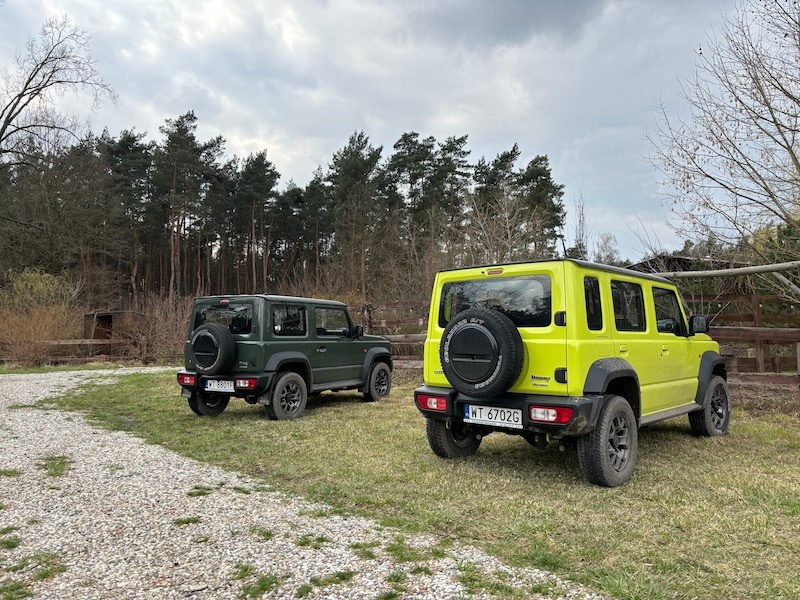 Suzuki Jimny 3d i 5d tył