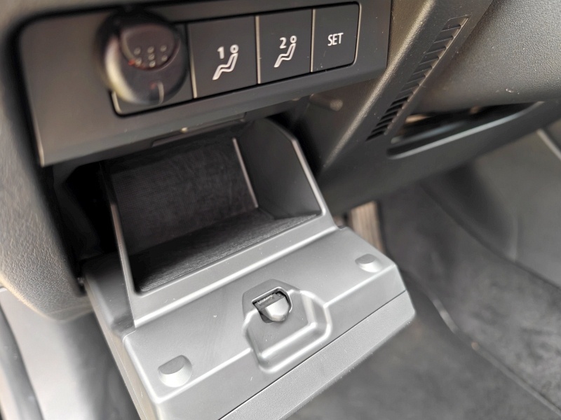 2024 Mazda 3 e-Skyactiv-X - schowek