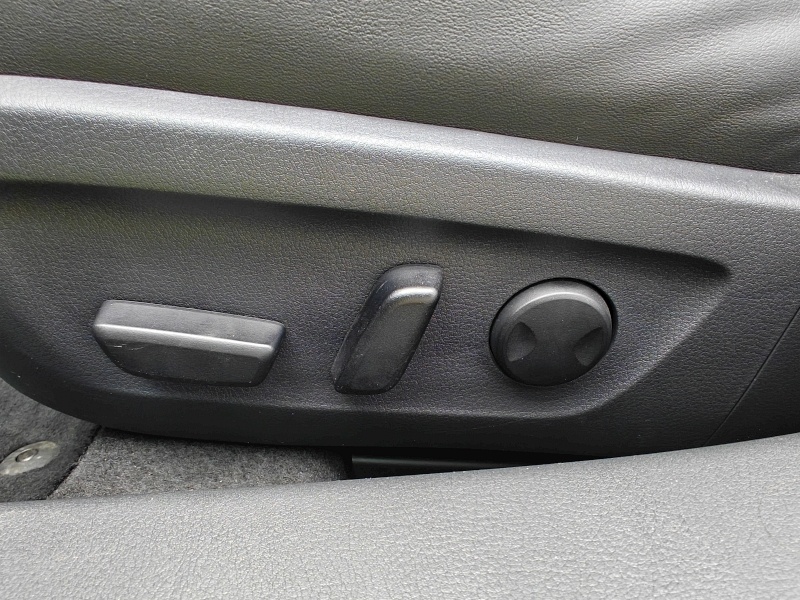 2024 Mazda 3 e-Skyactiv-X - regulacja fotela