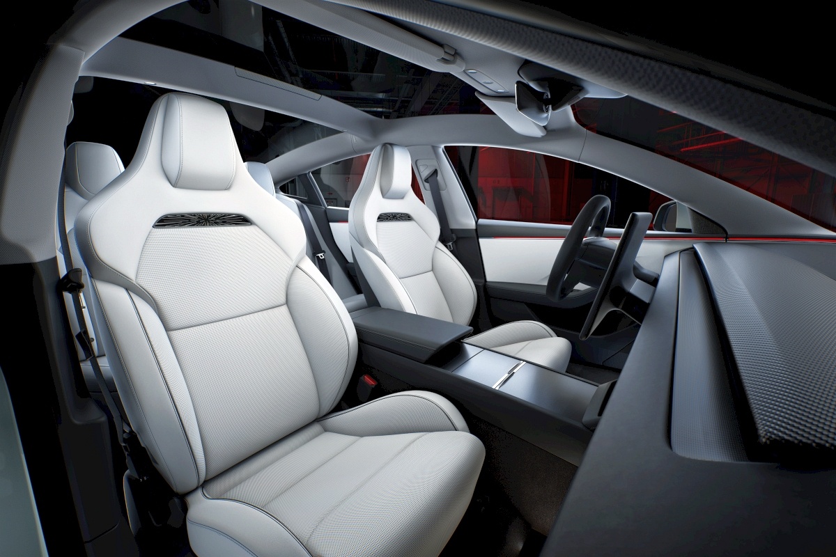 2025 Tesla Model 3 Performance - fotele