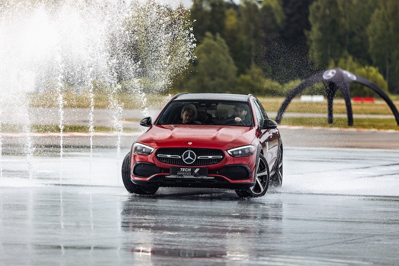 Mercedes-Benz Tech Experience płyta poślizbowa