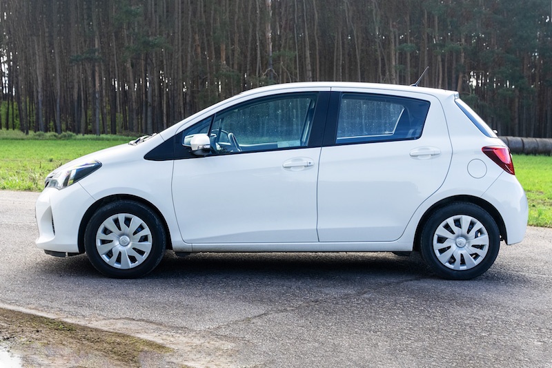 Toyota Yaris III bok