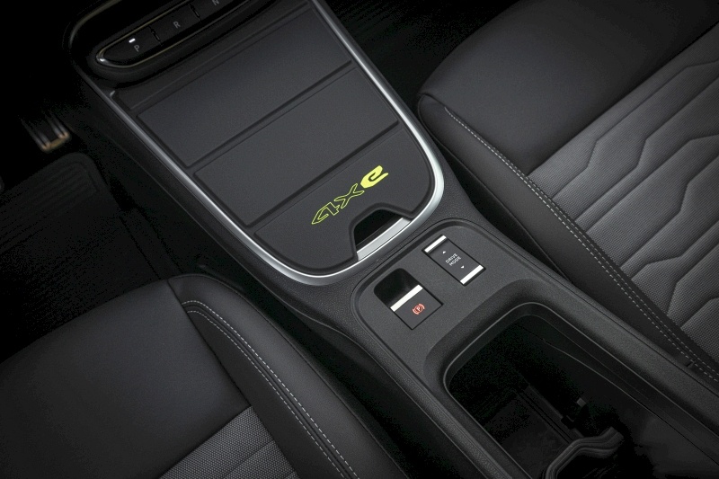 Jeep Avenger 4xe - tunel