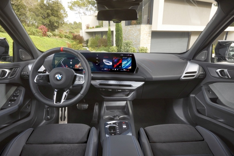 2025 BMW 1 - kokpit