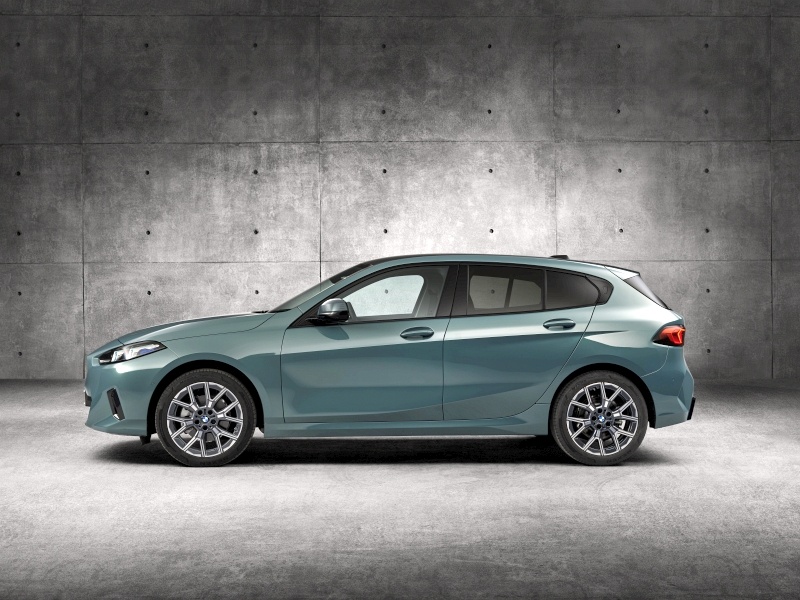 2025 BMW 1 - bok
