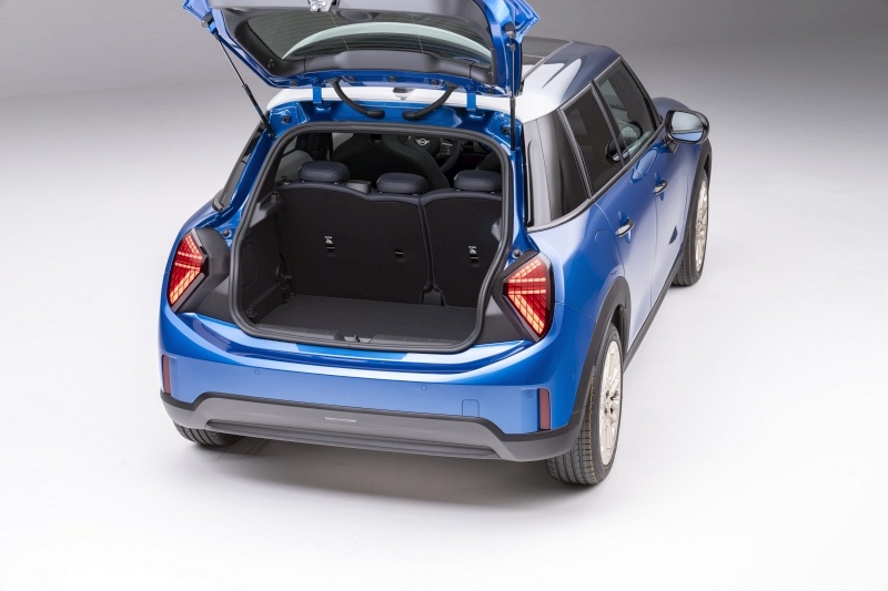 2025 Mini 5d - bagażnik