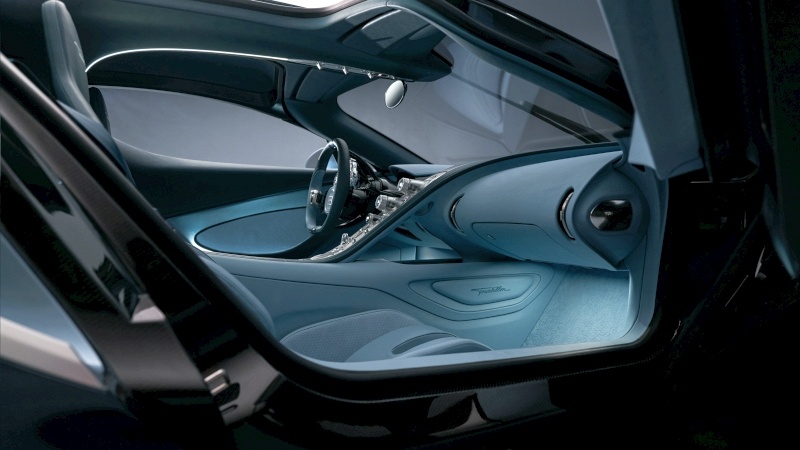 Bugatti Tourbillon - kokpit