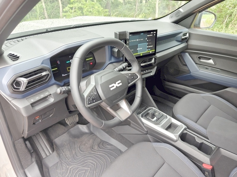Dacia Duster III Hybrid 140 - kokpit
