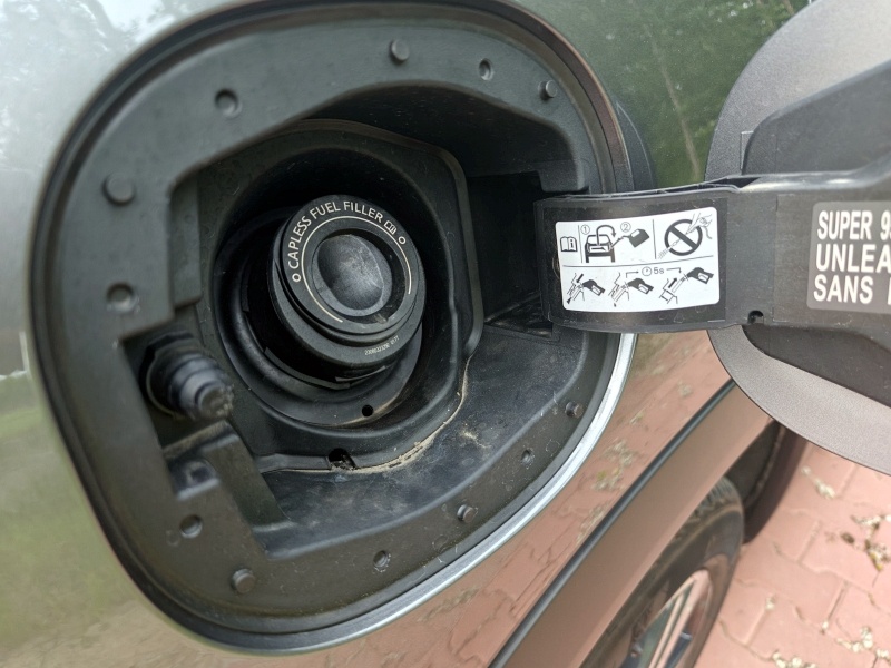 Nissan X-Trail e-Power - wlew paliwa