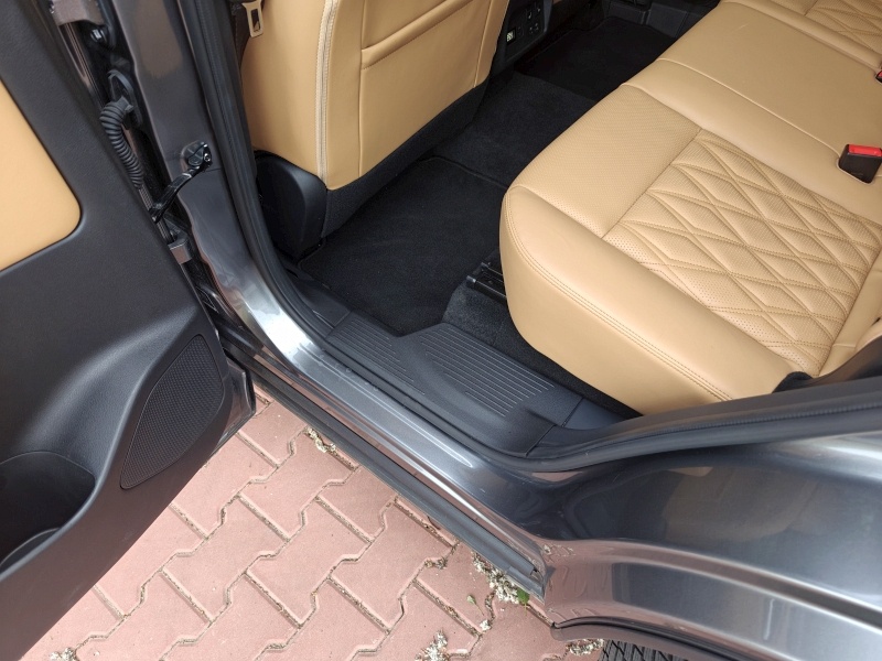 Nissan X-Trail e-Power - kanapa