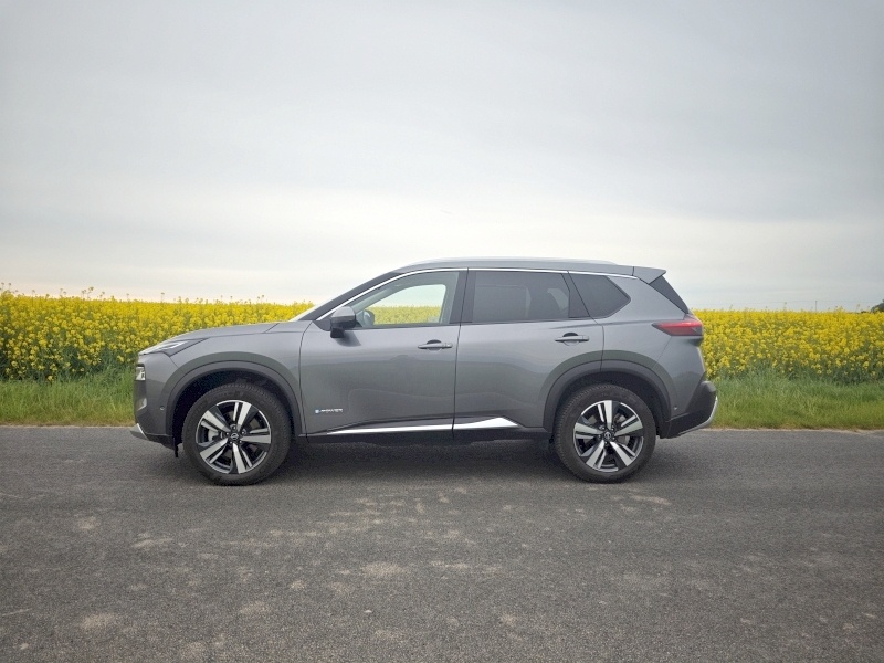 Nissan X-Trail e-Power - bok