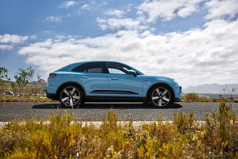 Porsche Macan EV - bok