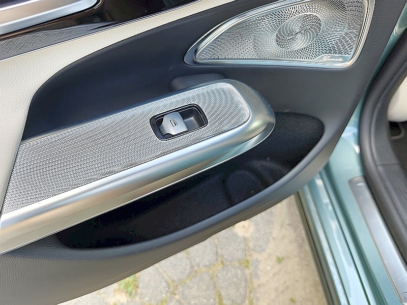 2024 Mercedes E 220 d - przycisk