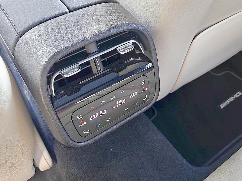 2024 Mercedes E 220 d - panel