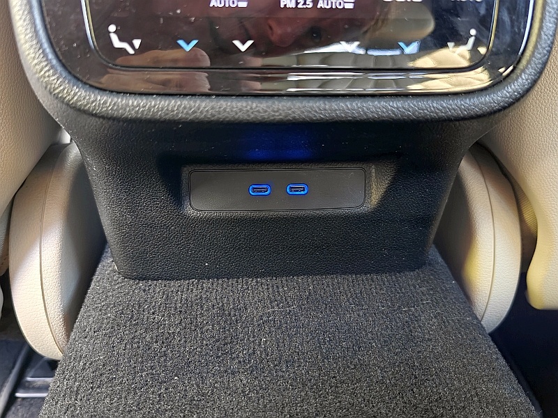 2024 Mercedes E 220 d - panel