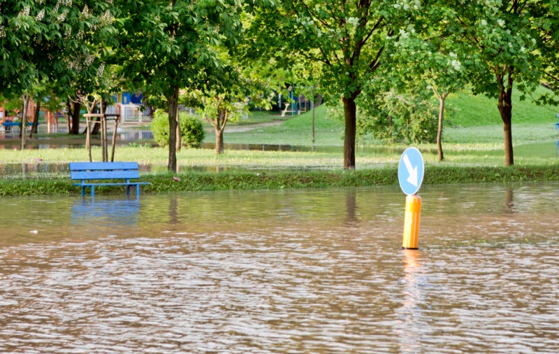 powódź ulica woda droga