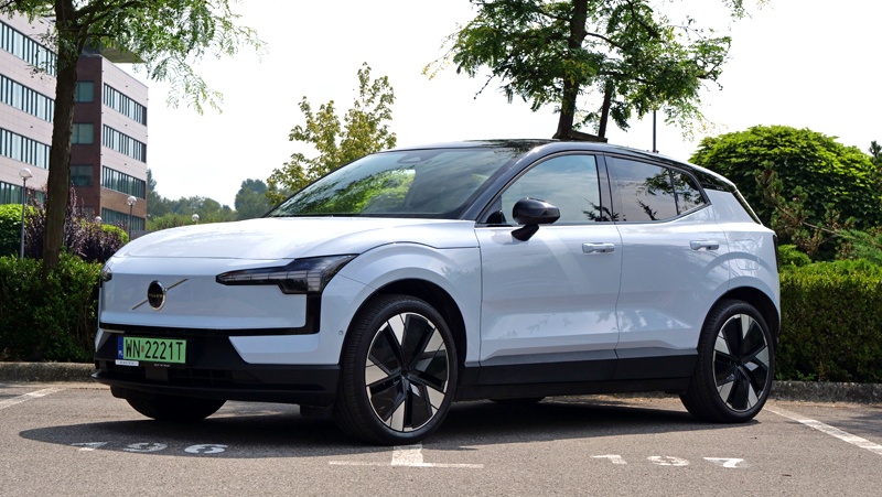 Volvo XC30 lewy przód