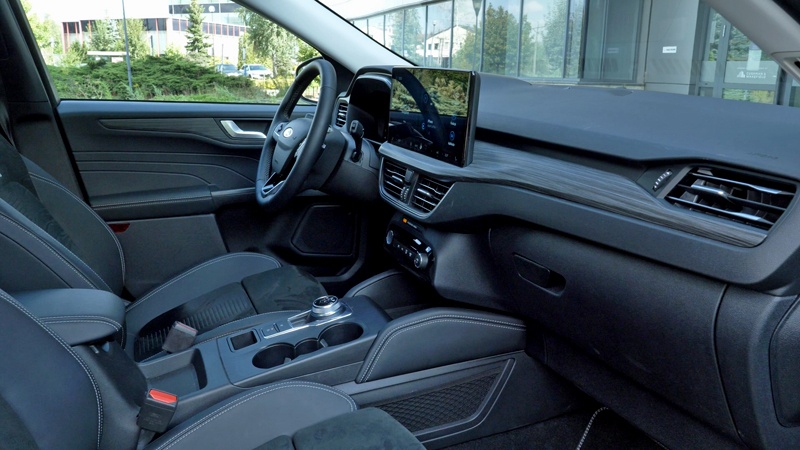 Ford Kuga wnętrze