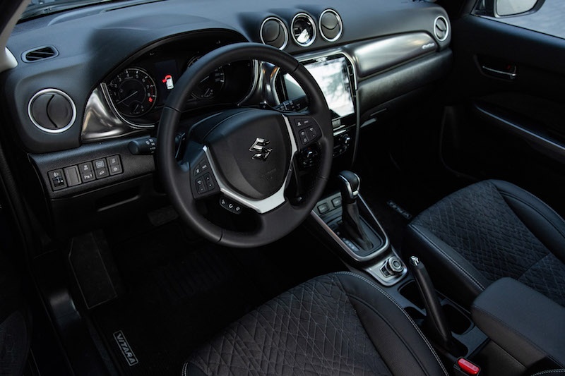 2024 Suzuki Vitara wnętrze