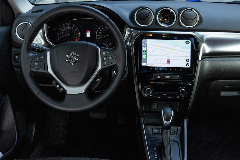 2024 Suzuki Vitara wnętrze