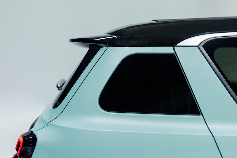 2025 Renault 4 detal słupek C