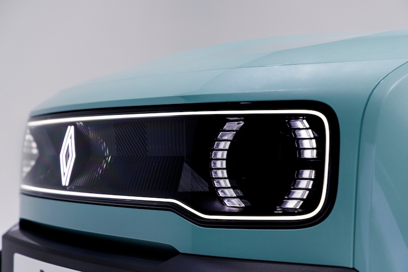 2025 Renault 4 przód detal reflektor grill