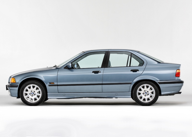 BMW serii 3 E36 bok