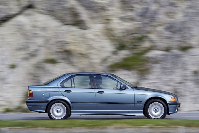 BMW serii 3 E36 bok
