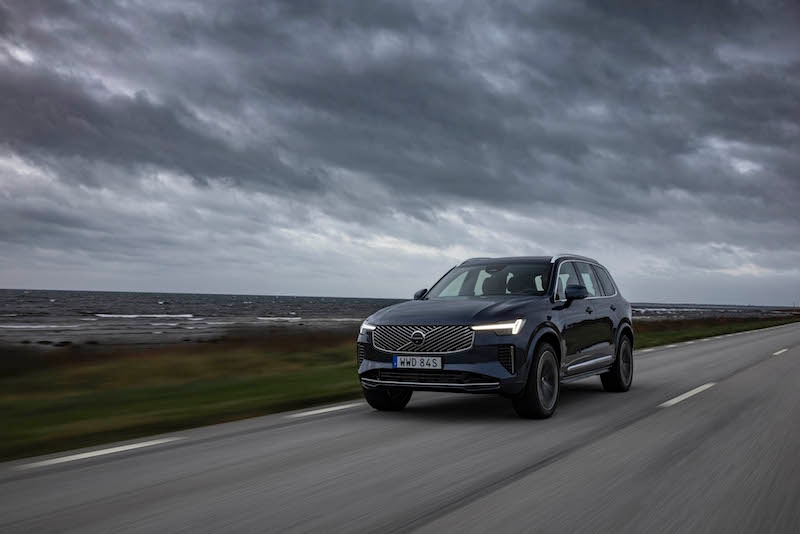 2025 Volvo XC90 B5 przód