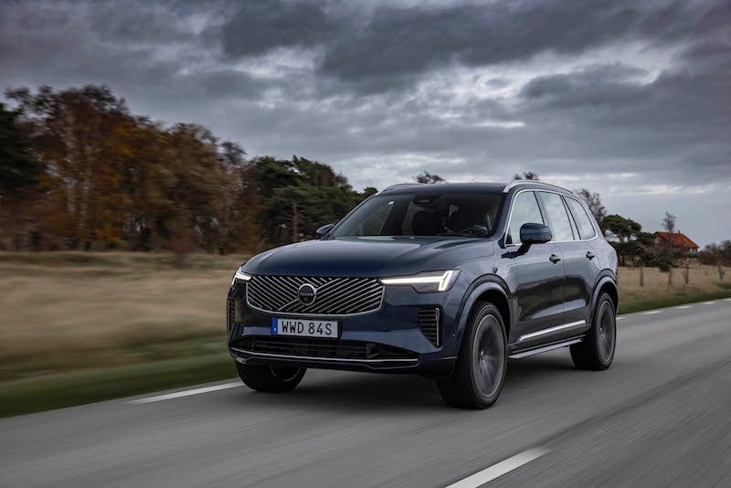 2025 Volvo XC90 B5 przód