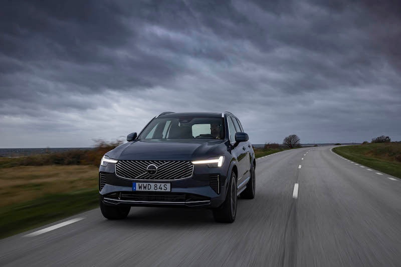 2025 Volvo XC90 B5 przód